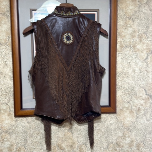 Diamond leather fringed vest. - Picture 2 of 9